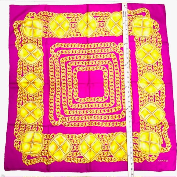 Beautiful CHANEL Itlay made   100%  silk scarf 34"  Pink Gold Chain Logo (36) - Picture 11 of 12